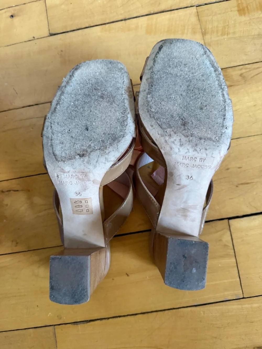 Marc by Marc Jacobs Nude Patent Ribbon Mules sz 36